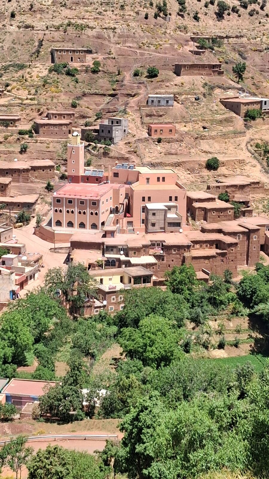 Village berbère du Haut Atlas au coucher de soleil